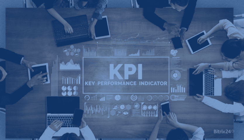 Equipe comercial em volta de uma análise de KPIs de venda. No centro da mesa está escrito KPI e gráficos em crescimento. 